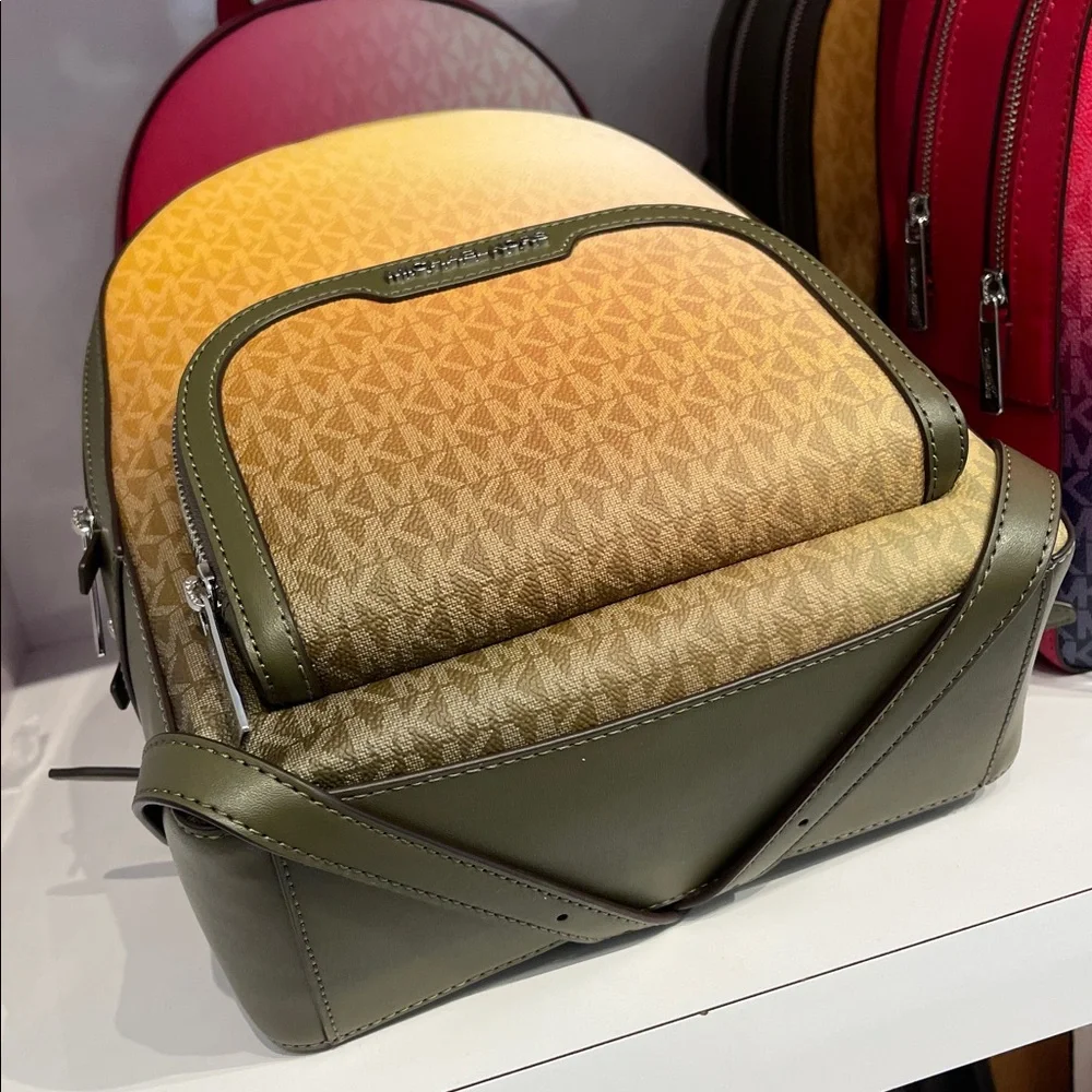 MICHAEL KORS Jaycee Medium Ombré Signature Logo Backpack
Olive Combo
NWT - Picture 5 of 16